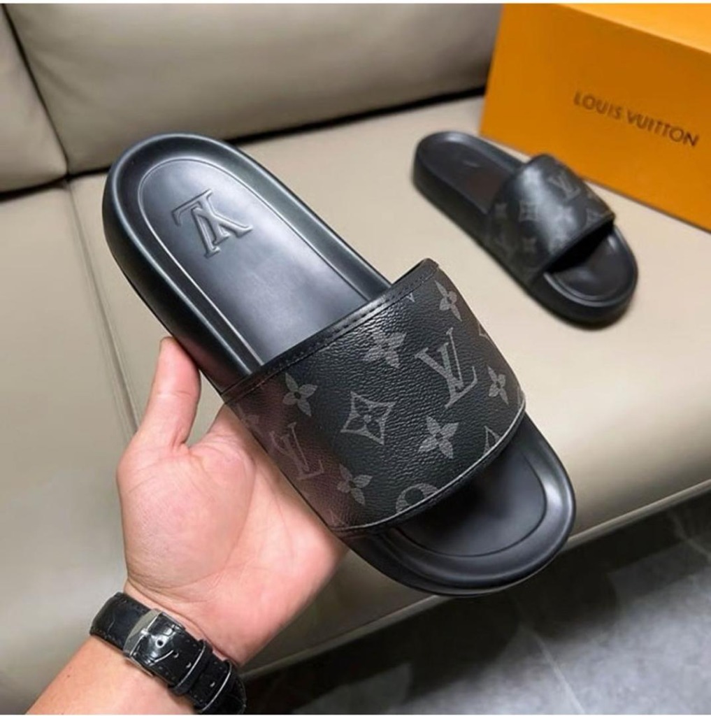 حذاء Louis Vuitton أسود فاخر
